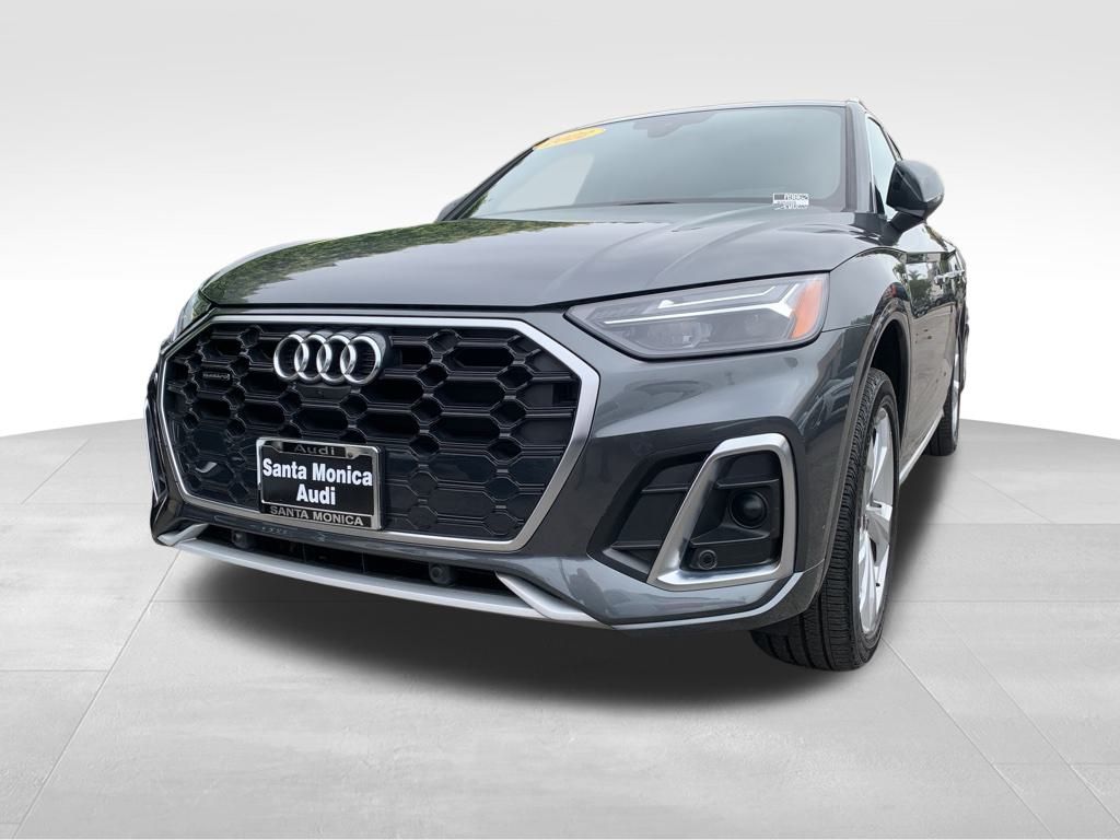 2022 Audi Q5 45 S line Premium Plus photo 2