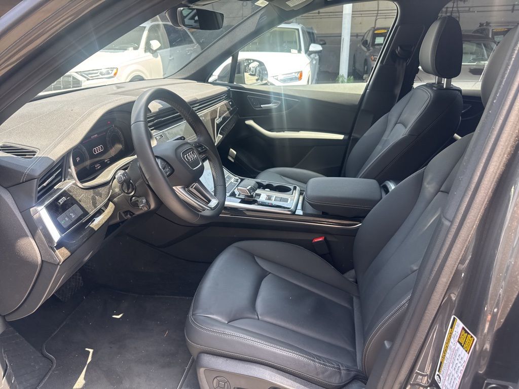 2025 Audi Q7 45 Premium photo 3