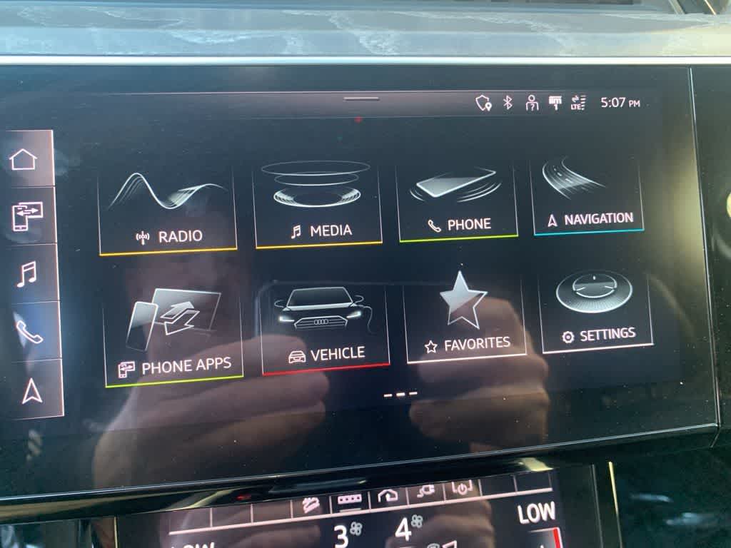 Thumbnail: 2024 Audi Q8 e-tron - 11