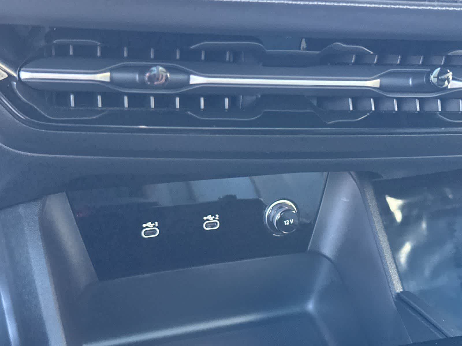 Thumbnail: 2025 Audi Q6 e-tron - 22