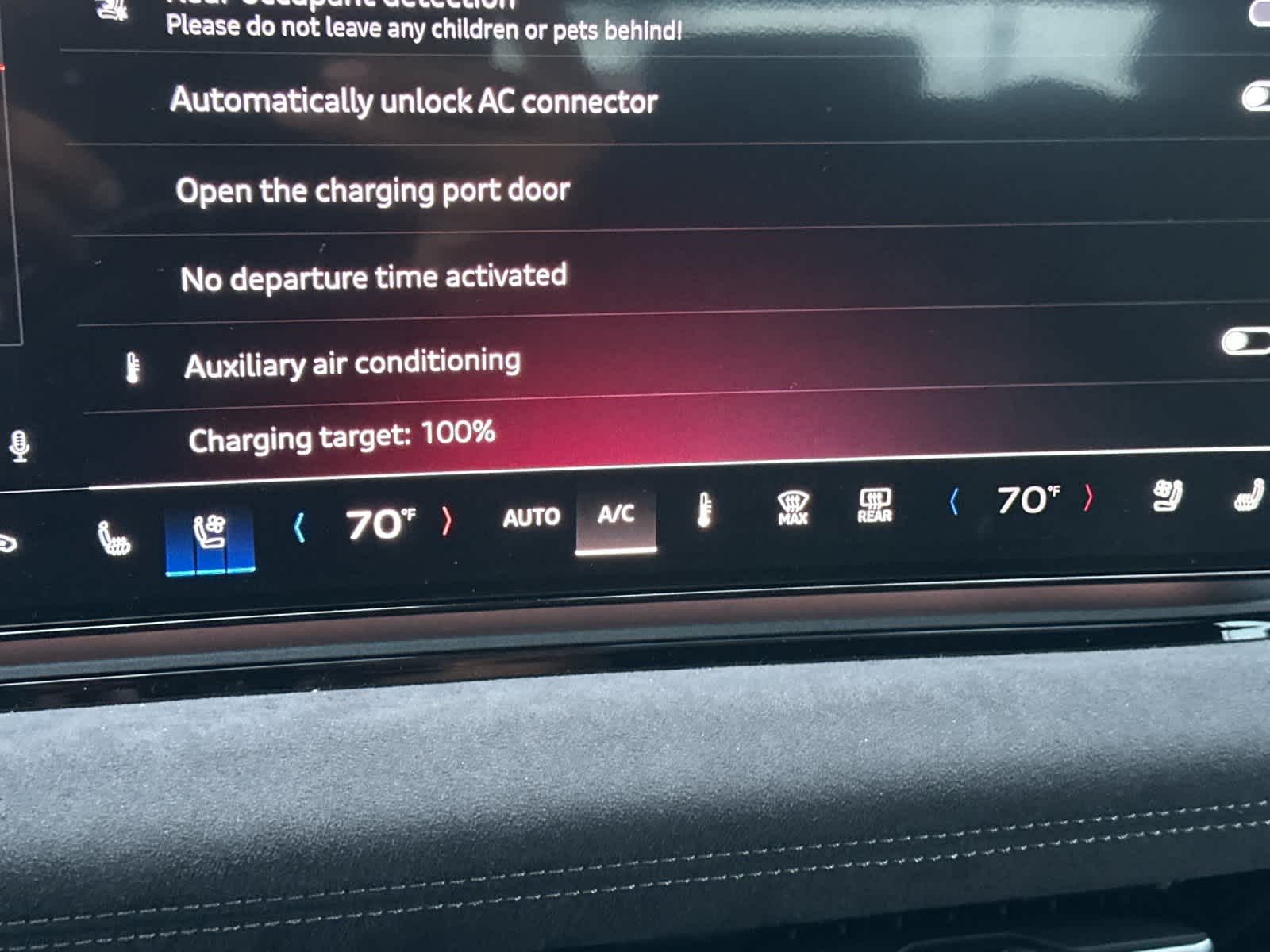 Thumbnail: 2025 Audi e-tron S - 19