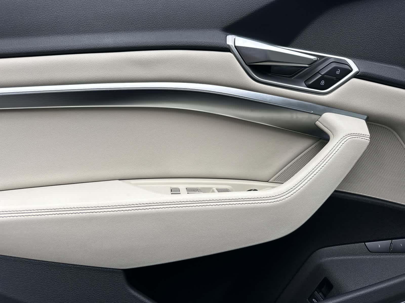 Thumbnail: 2024 Audi Q8 e-tron - 12