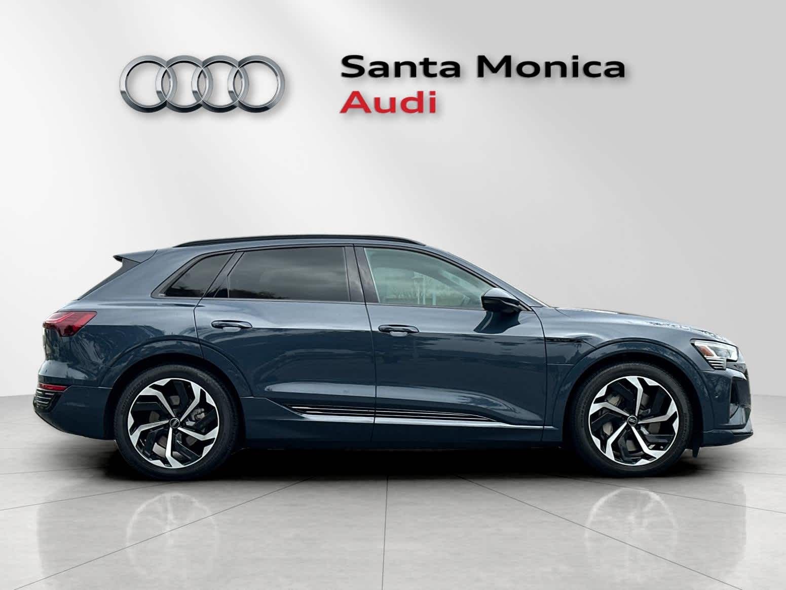 Thumbnail: 2024 Audi Q8 e-tron - 8