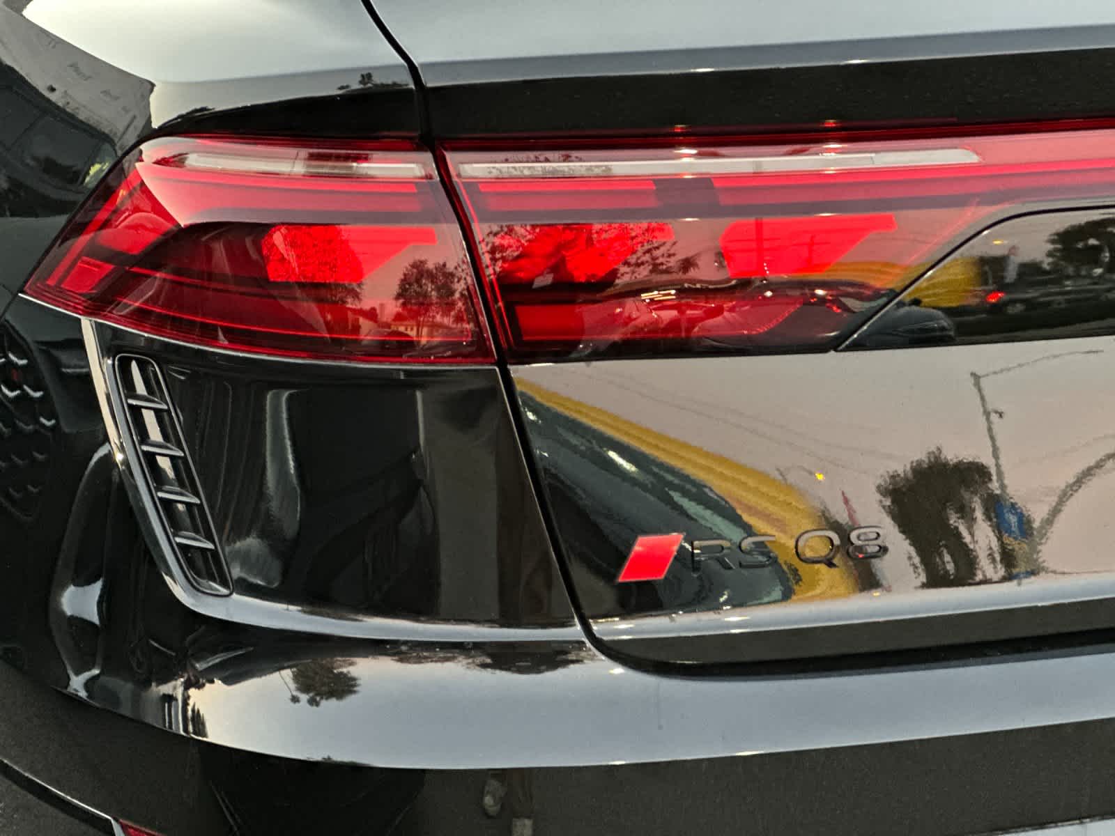 Thumbnail: 2025 Audi RS Q8 - 28