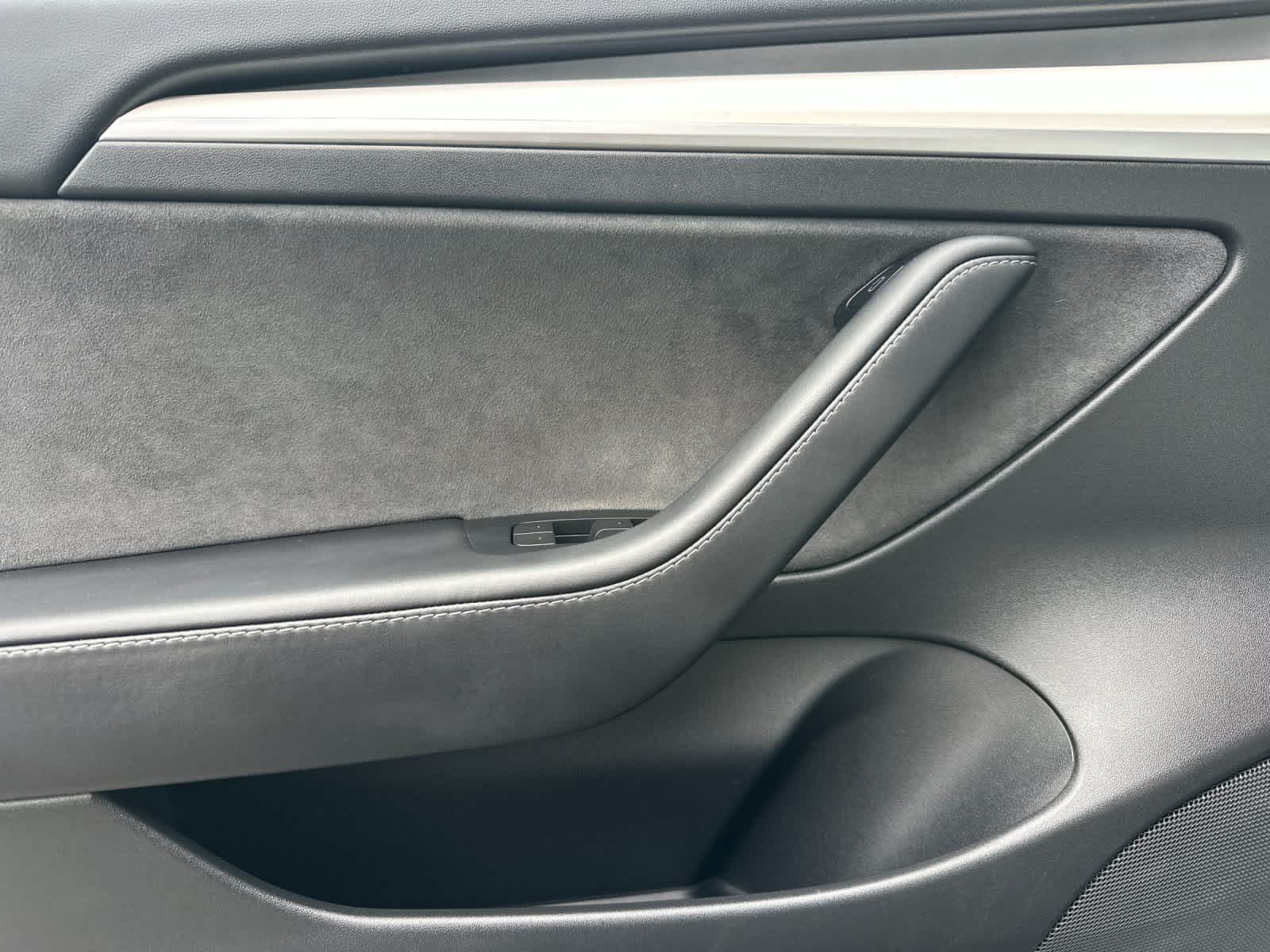 Thumbnail: 2022 Tesla Model 3 - 11