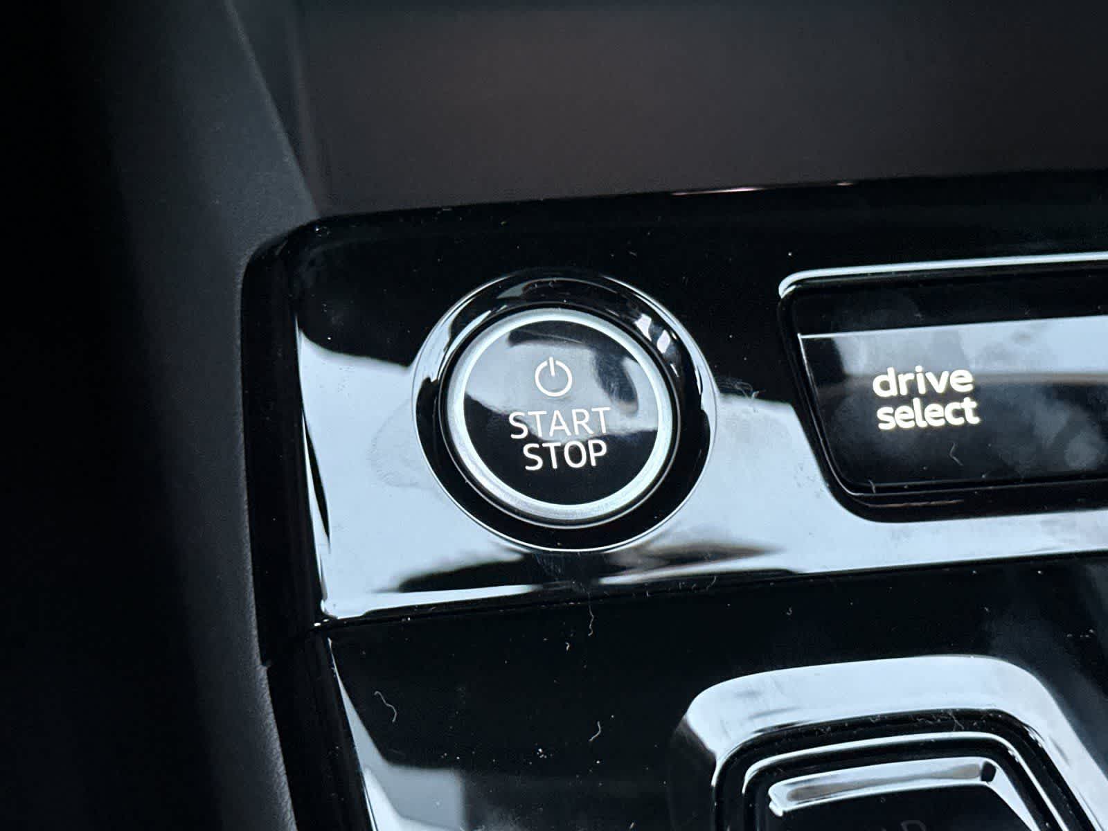 Thumbnail: 2025 Audi Q6 e-tron - 23