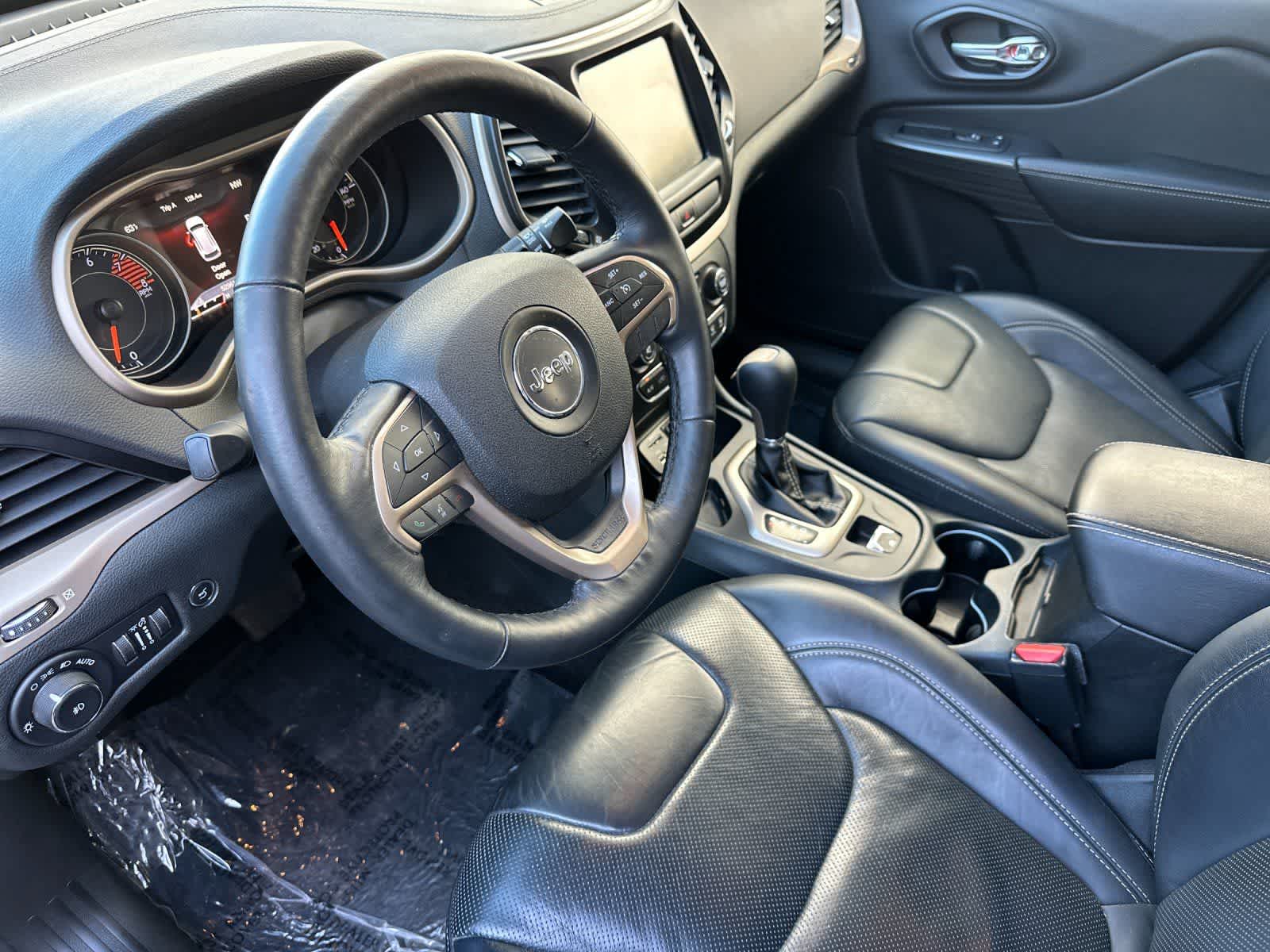 Thumbnail: 2016 Jeep Cherokee - 11