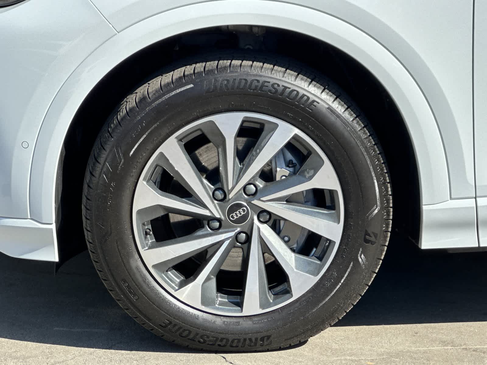 Thumbnail: 2025 Audi Q6 e-tron - 27