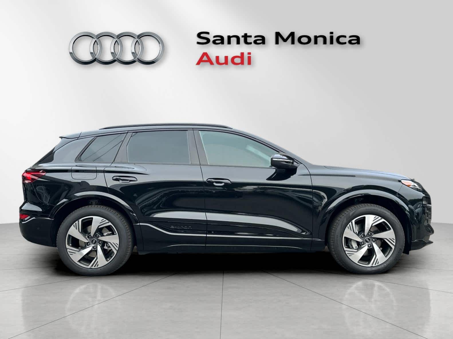 Thumbnail: 2025 Audi Q6 e-tron - 8
