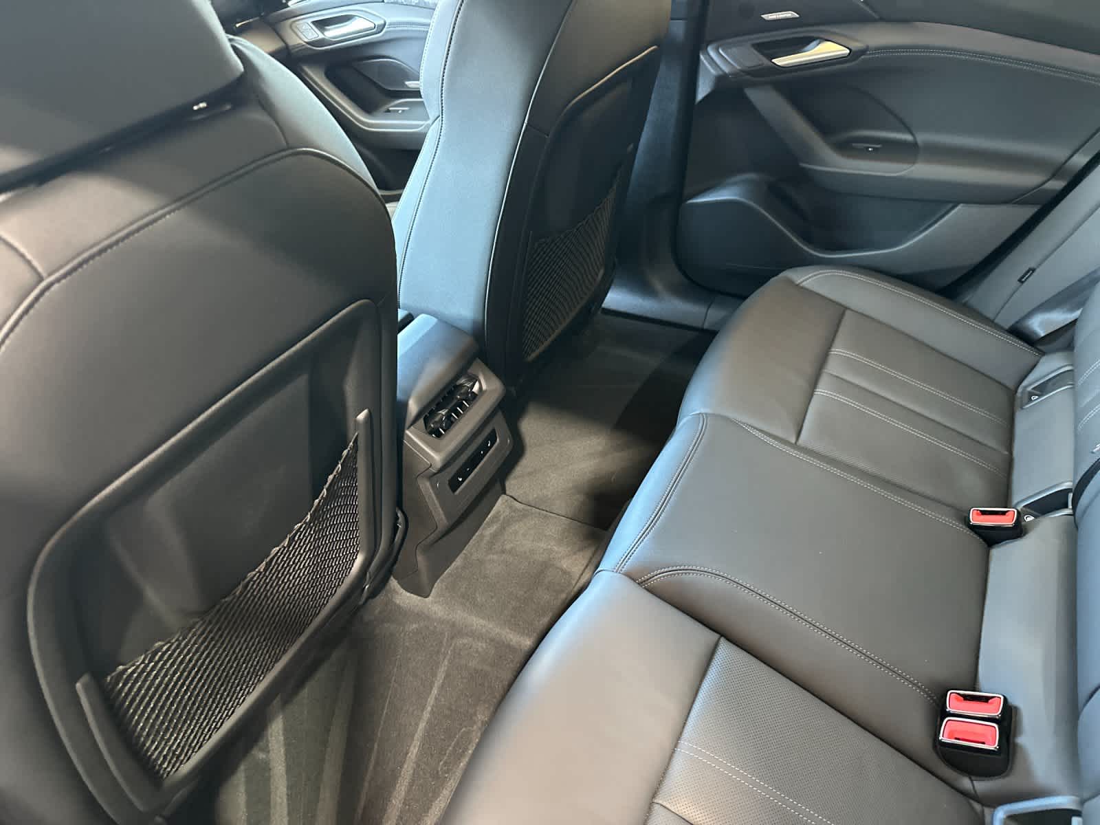 Thumbnail: 2025 Audi e-tron - 4