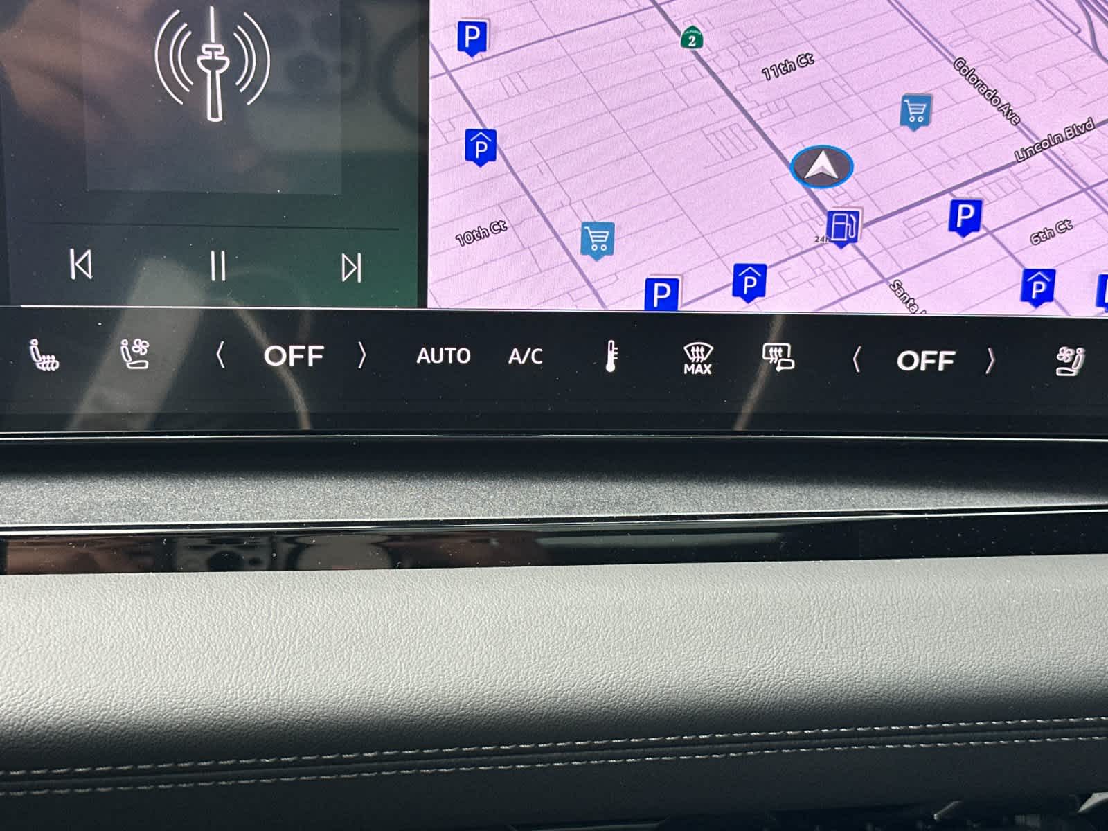 Thumbnail: 2025 Audi Q6 e-tron - 21