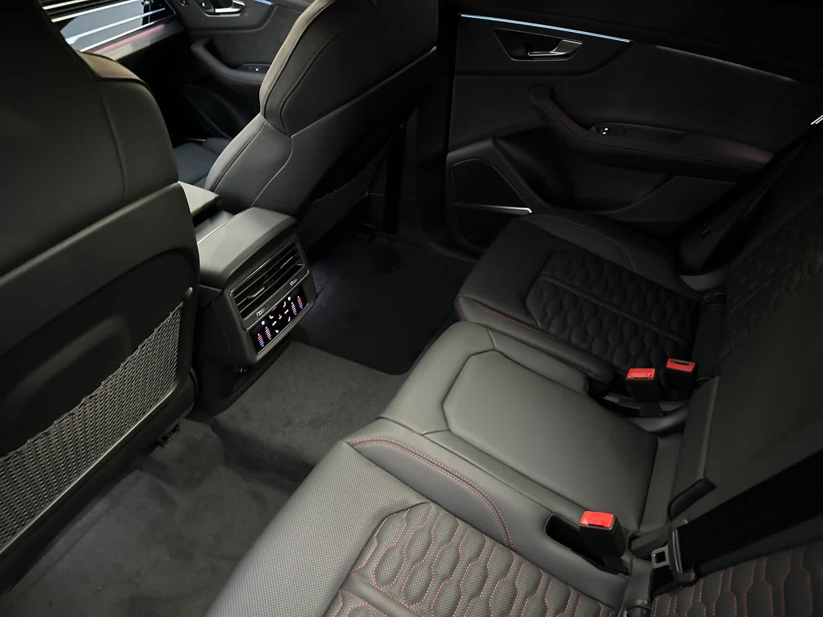 Thumbnail: 2025 Audi RS Q8 - 4