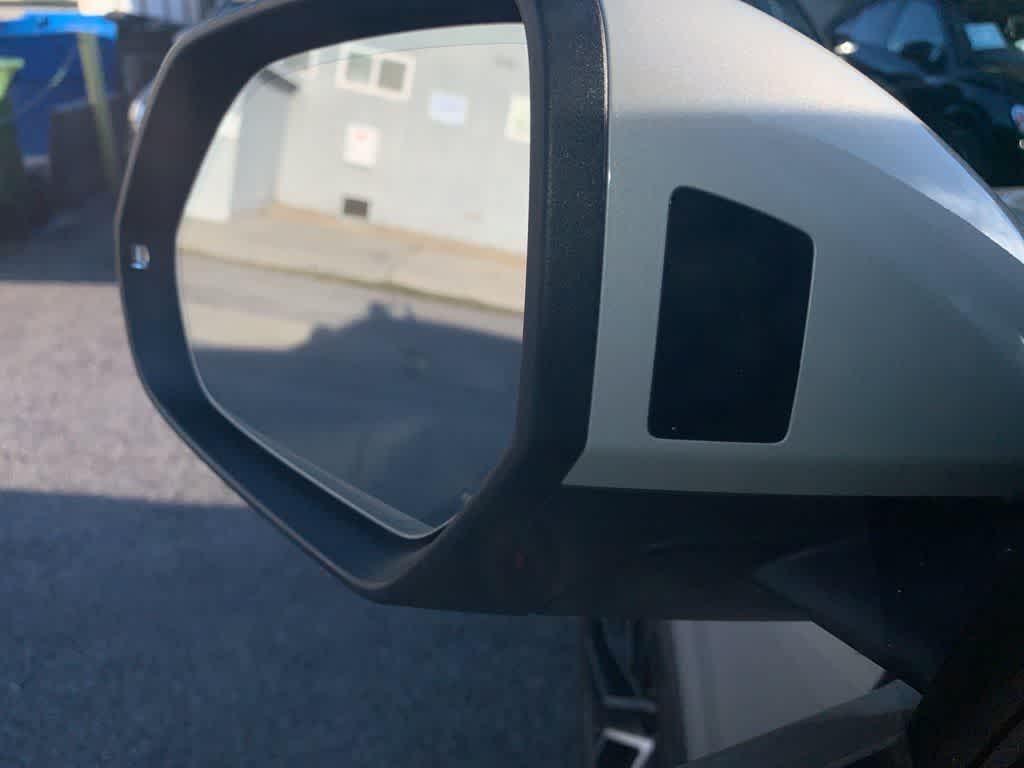 Thumbnail: 2022 Audi Q8 - 20