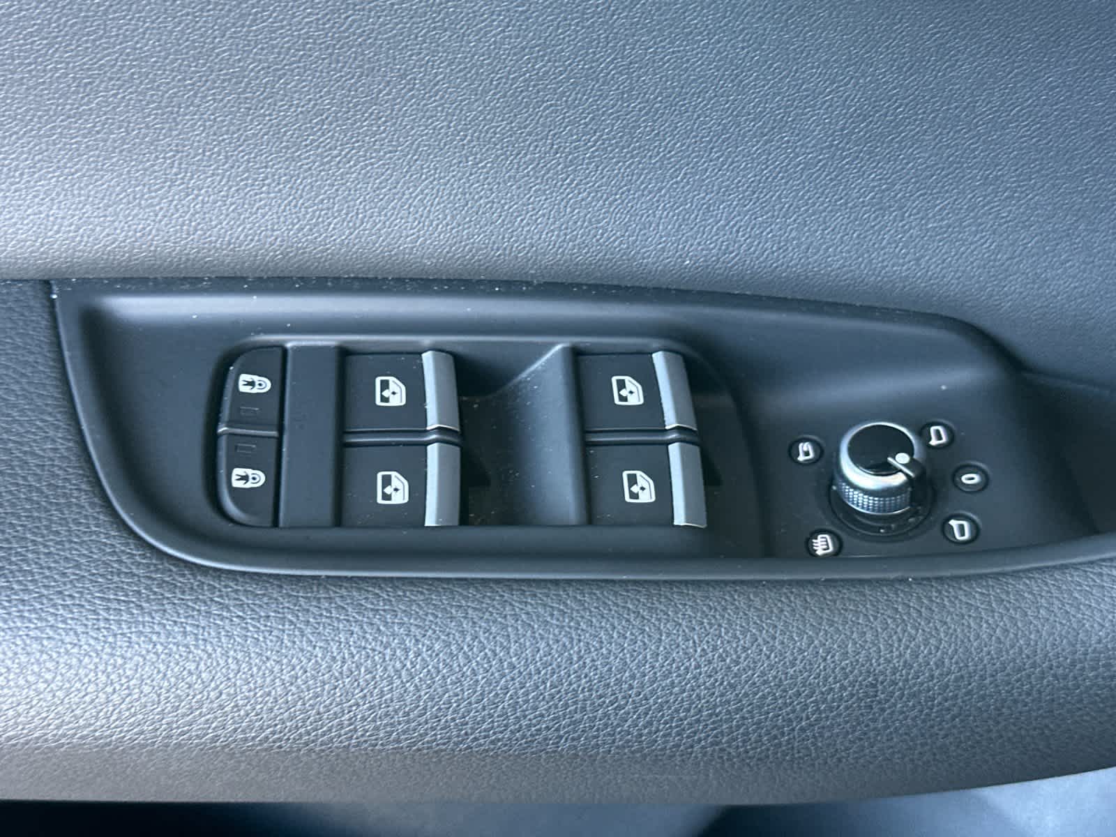 Thumbnail: 2025 Audi Q7 - 13