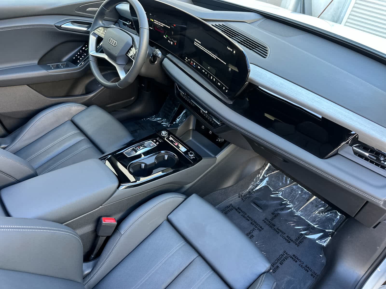 Thumbnail: 2025 Audi Q6 e-tron - 15