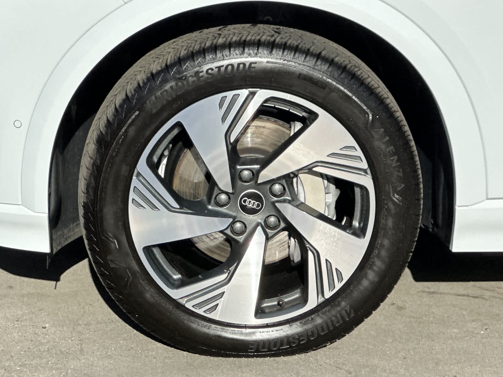 Thumbnail: 2025 Audi Q6 e-tron - 27