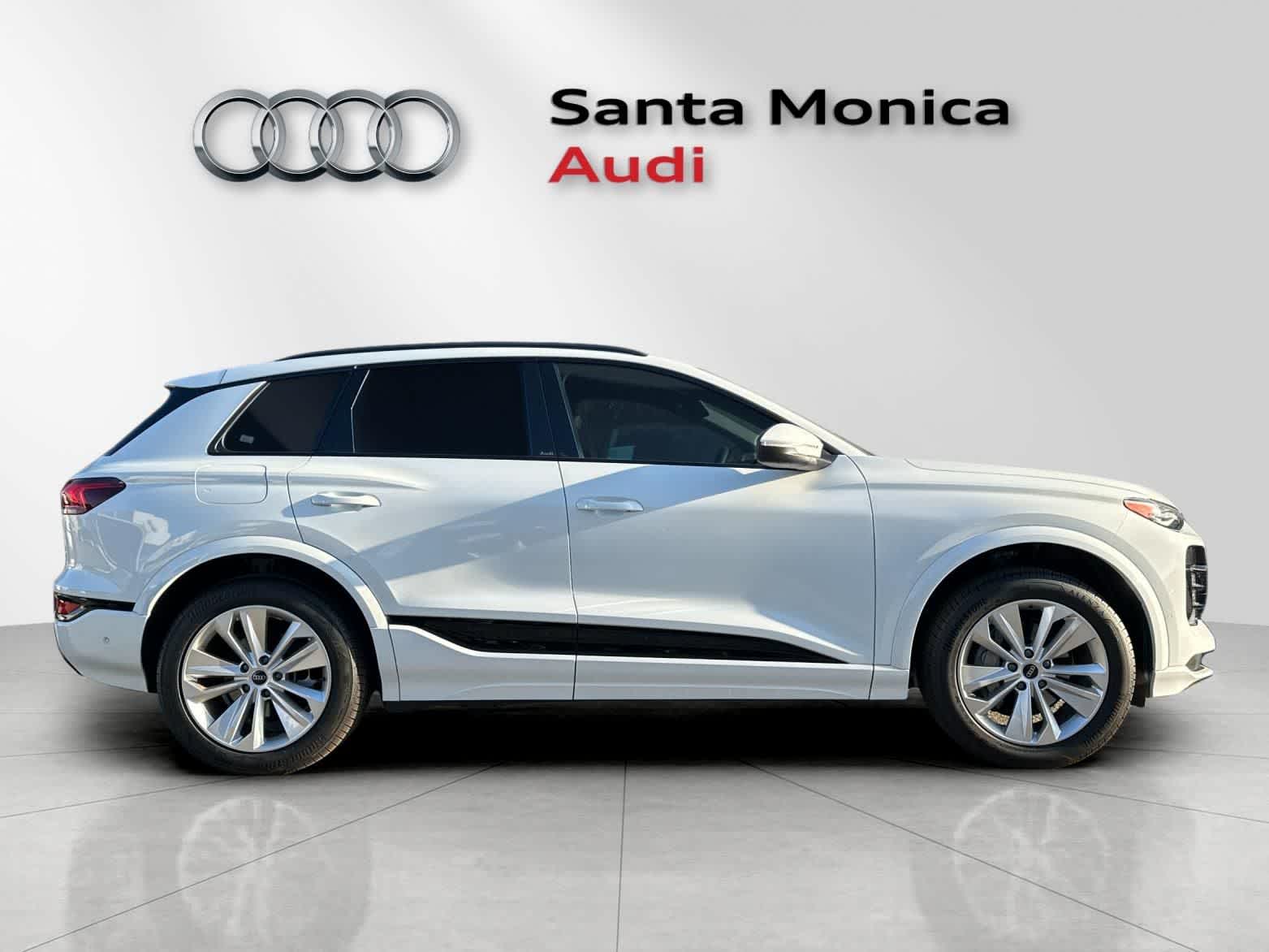 Thumbnail: 2025 Audi Q6 e-tron - 8