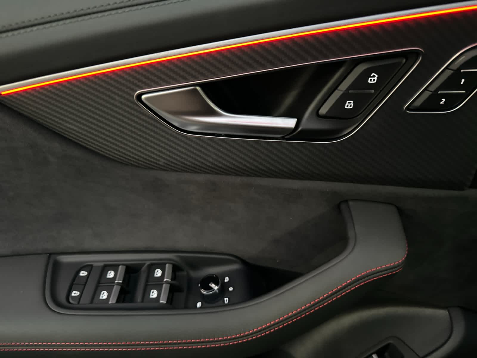 Thumbnail: 2025 Audi RS Q8 - 12