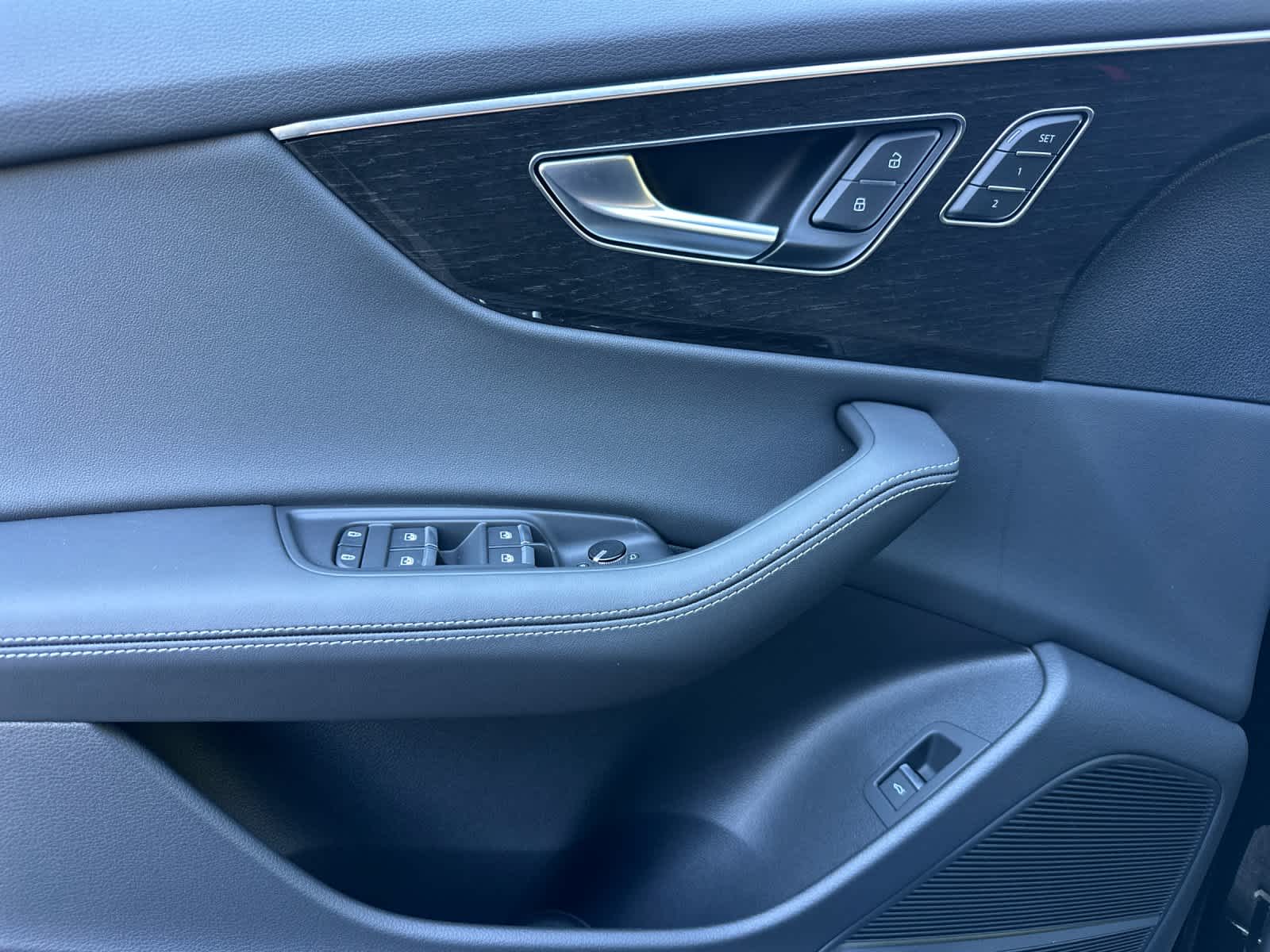 Thumbnail: 2026 Audi Q8 - 12