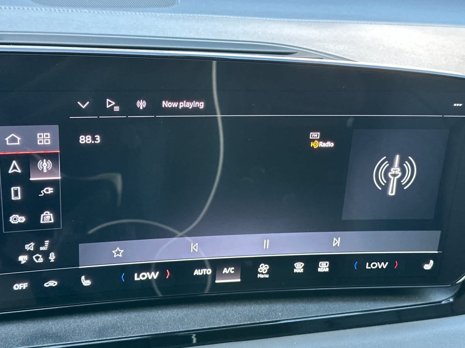 Thumbnail: 2025 Audi Q6 e-tron - 18