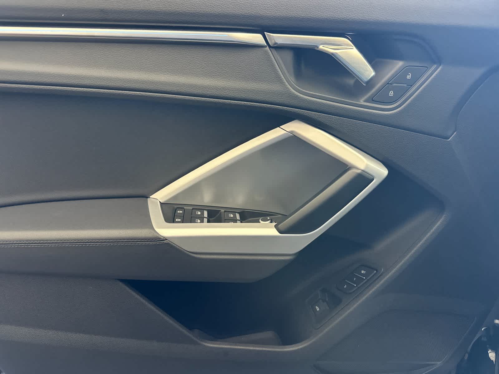 Thumbnail: 2023 Audi Q3 - 12