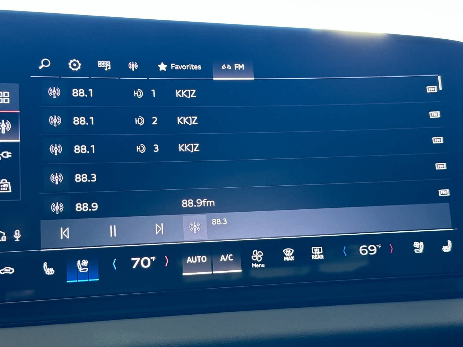 Thumbnail: 2025 Audi e-tron - 16