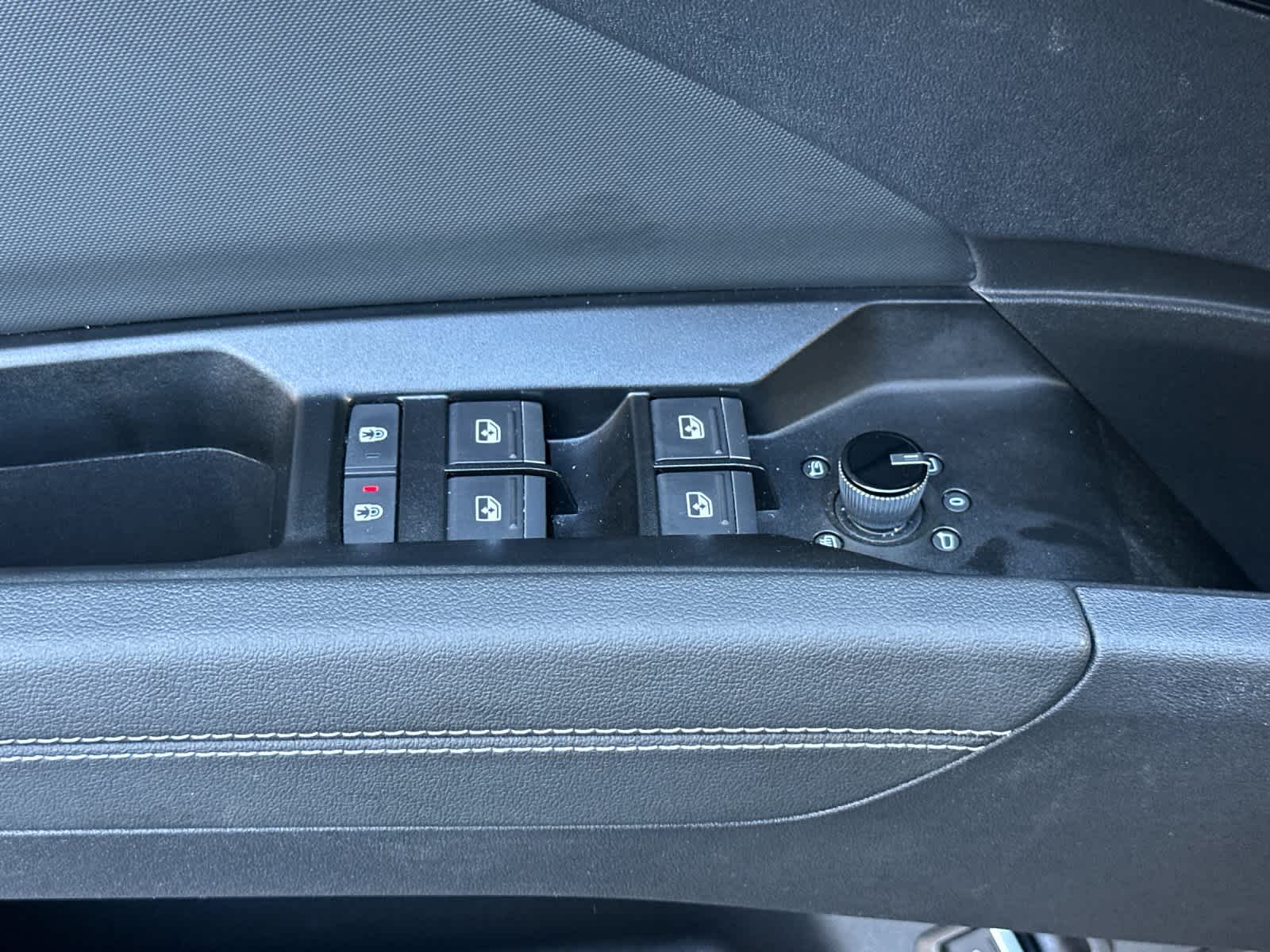 Thumbnail: 2023 Audi Q4 e-tron - 13