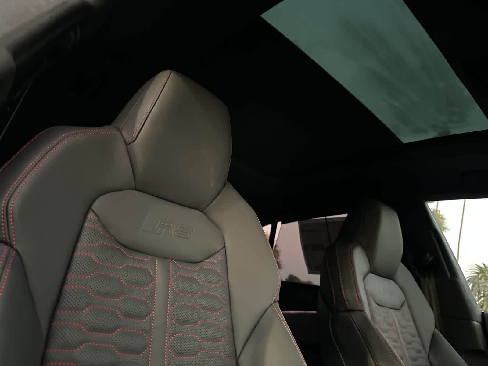 Thumbnail: 2025 Audi RS Q8 - 17