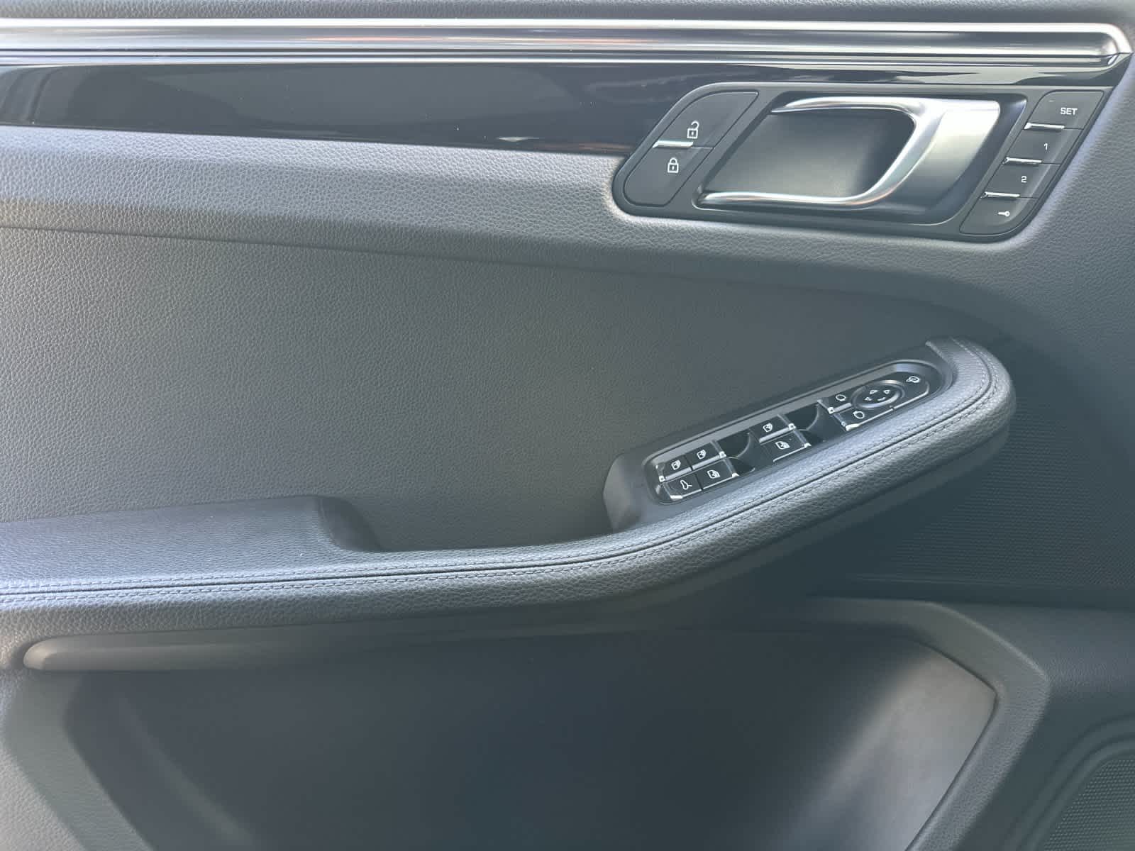 Thumbnail: 2022 Porsche Macan - 12