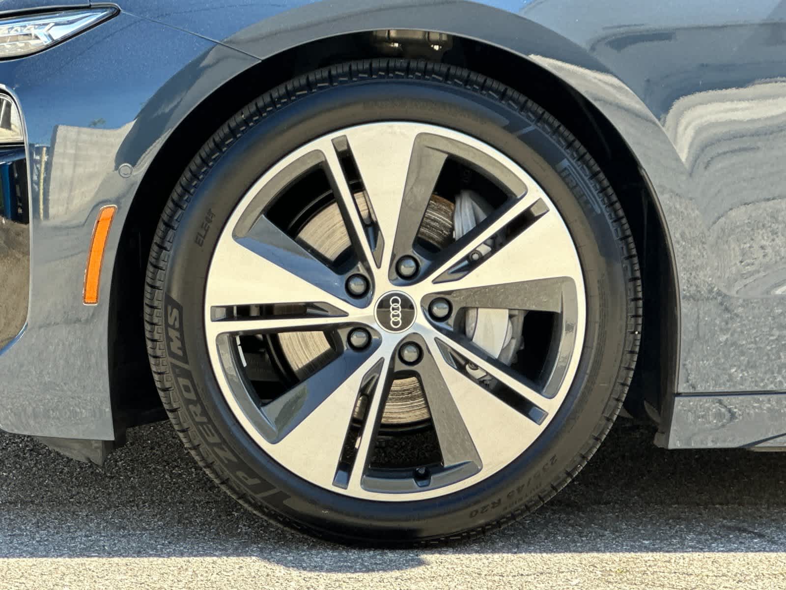 Thumbnail: 2025 Audi e-tron - 25