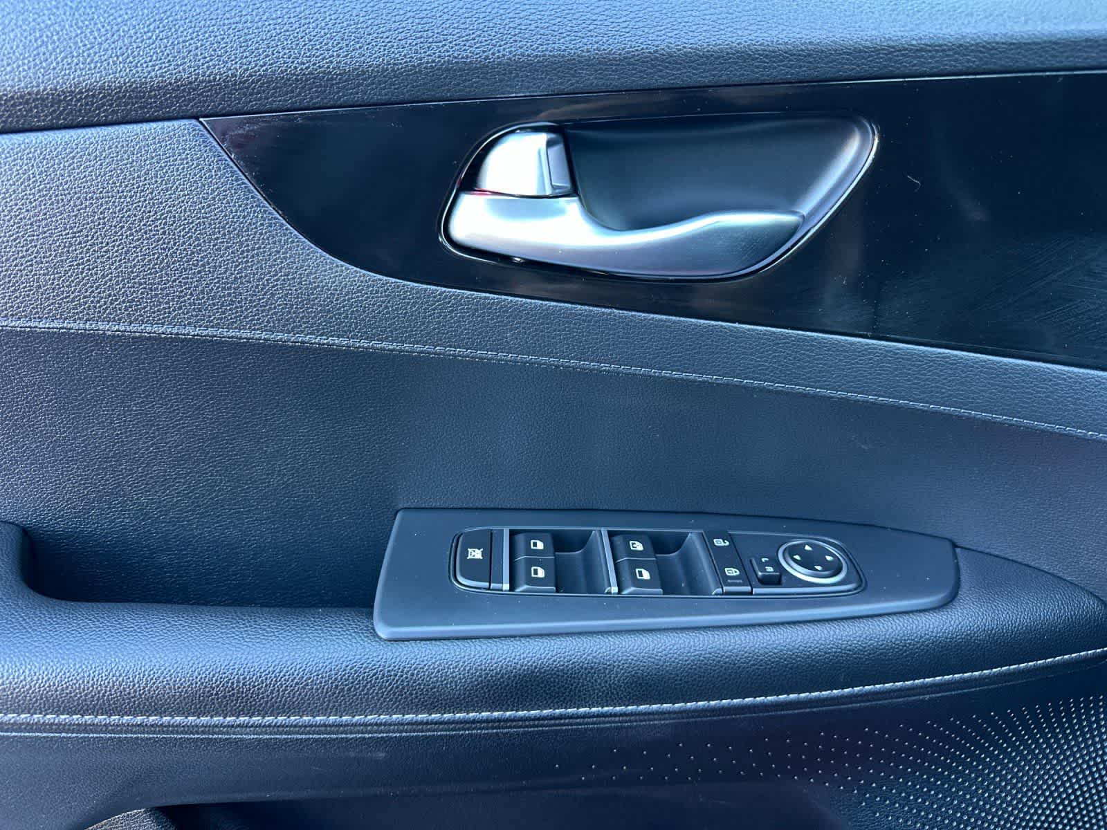 Thumbnail: 2019 Kia Forte - 12