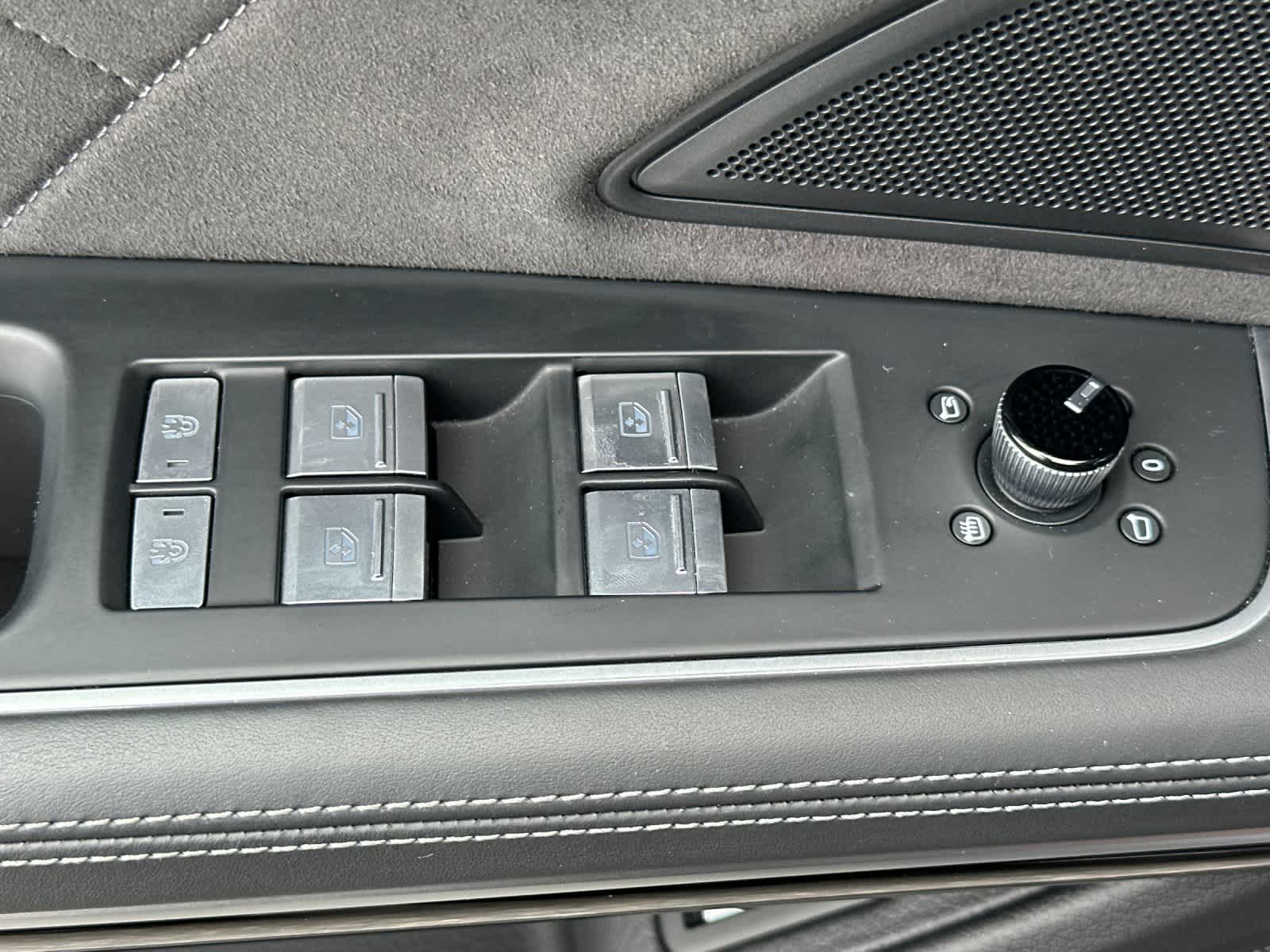 Thumbnail: 2024 Audi S8 - 12