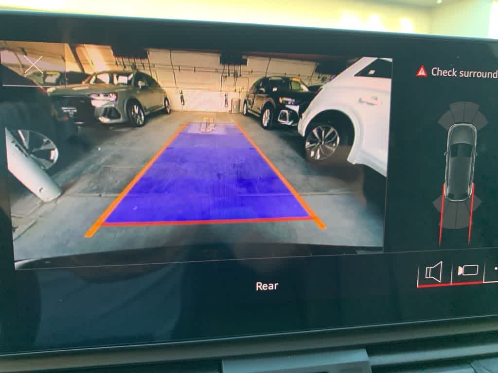 Thumbnail: 2023 Audi Q5 - 10