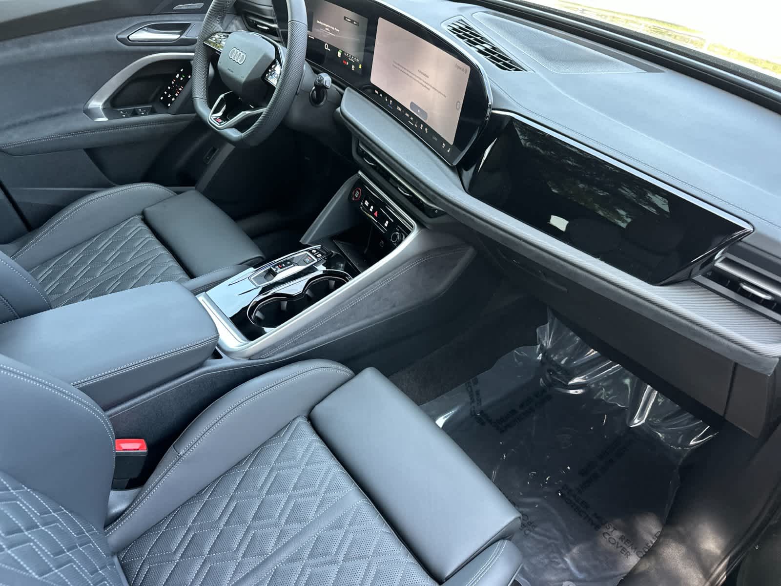 Thumbnail: 2026 Audi SQ5 - 16