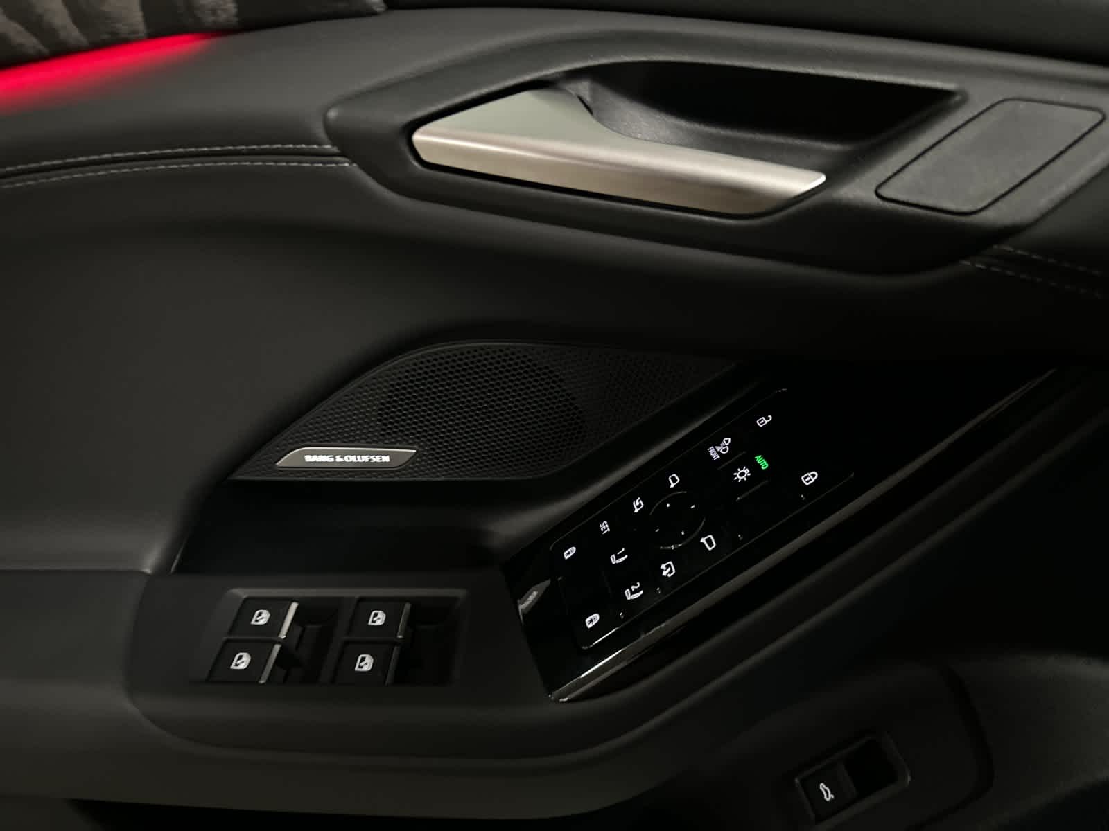 Thumbnail: 2025 Audi e-tron - 12