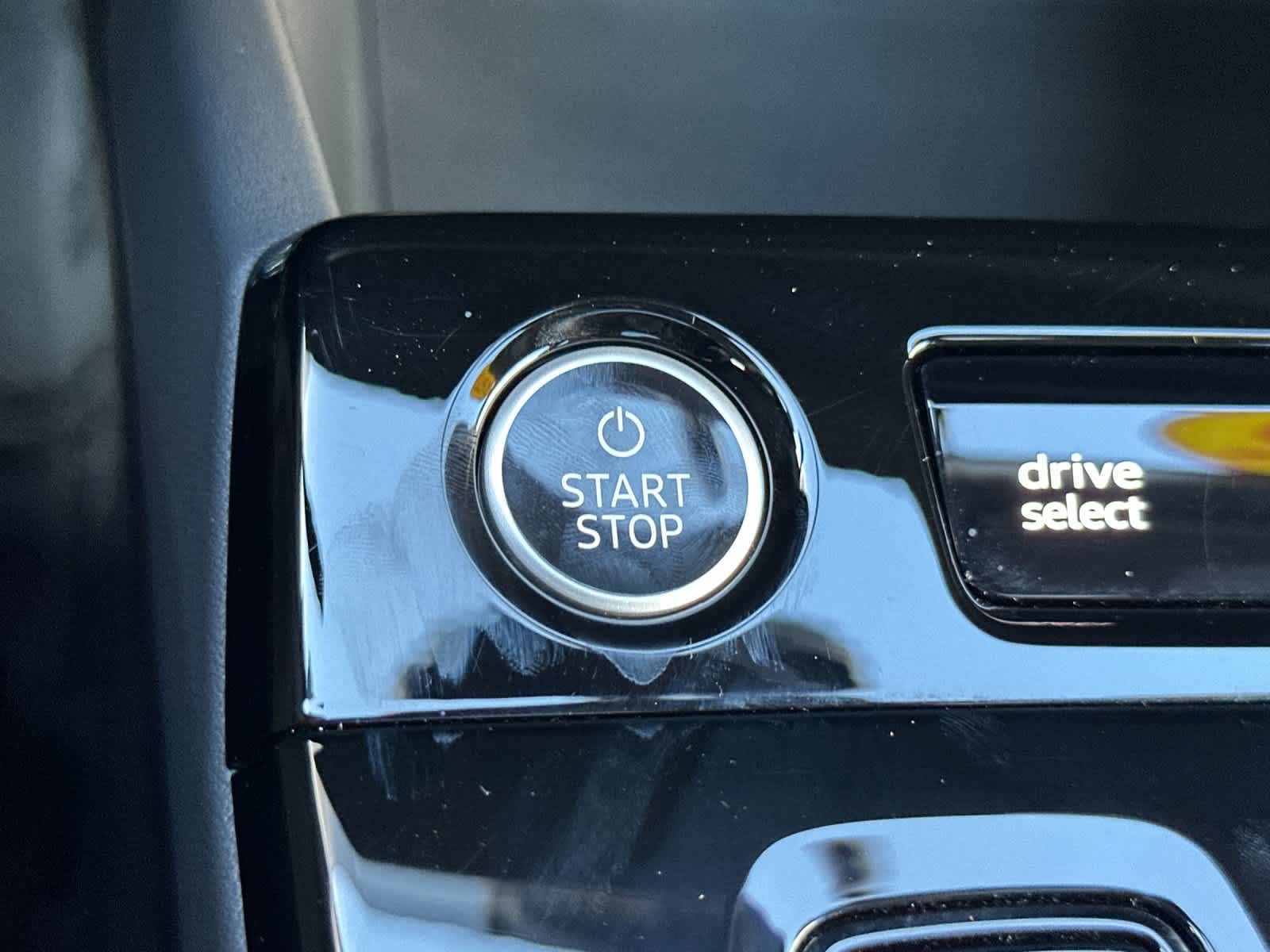 Thumbnail: 2025 Audi Q6 e-tron - 23