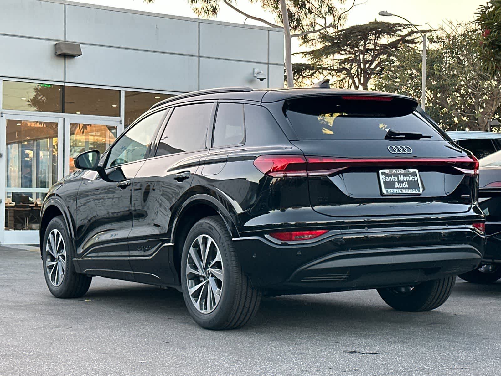 Thumbnail: 2025 Audi Q6 e-tron - 4