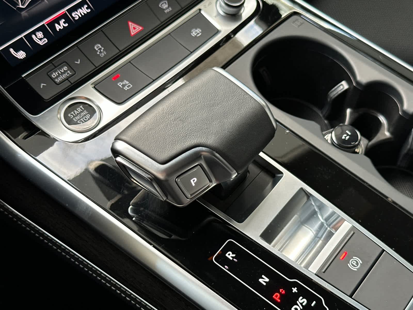 Thumbnail: 2025 Audi Q8 - 22