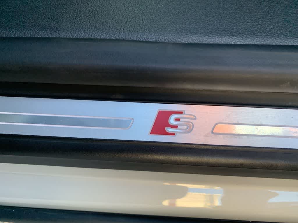 Thumbnail: 2022 Audi Q8 - 38