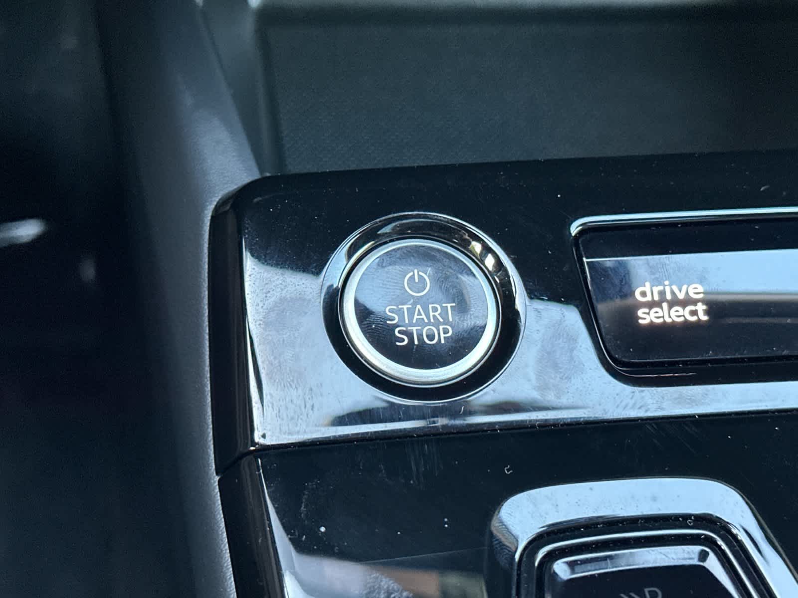 Thumbnail: 2025 Audi Q6 e-tron - 23