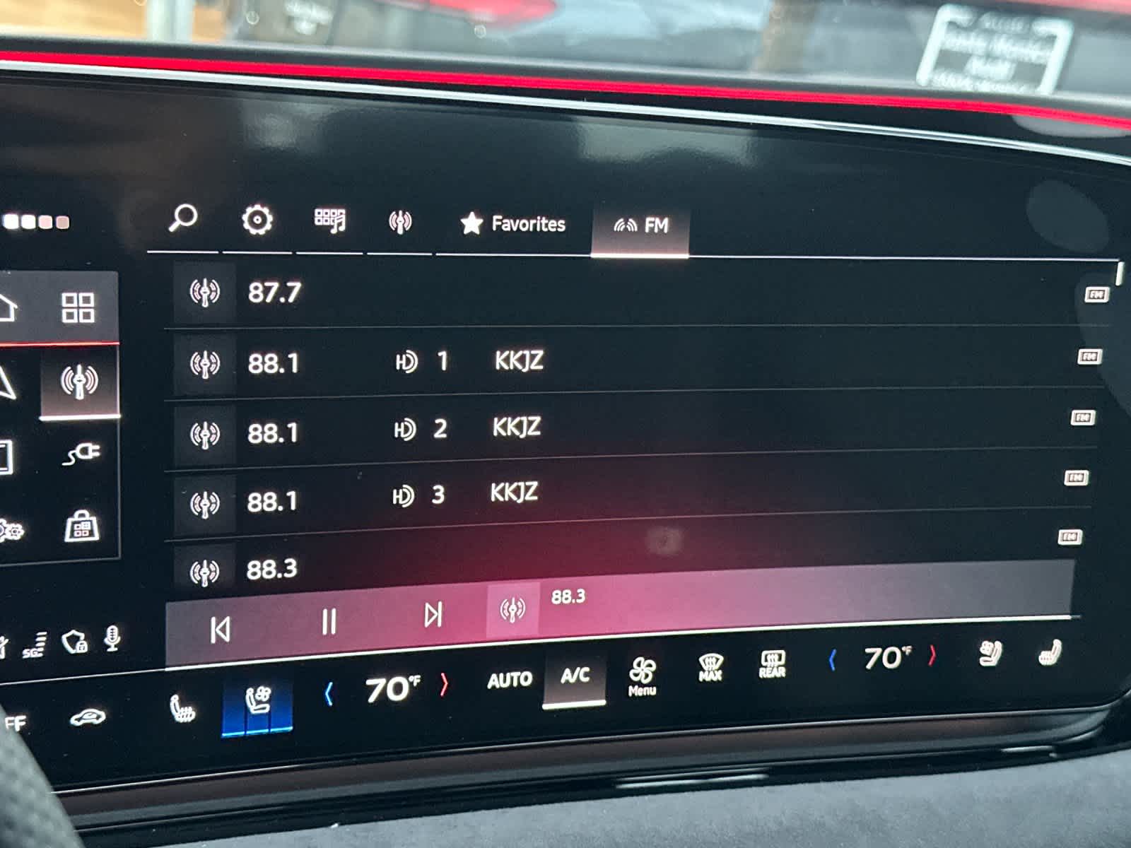 Thumbnail: 2025 Audi e-tron S - 17