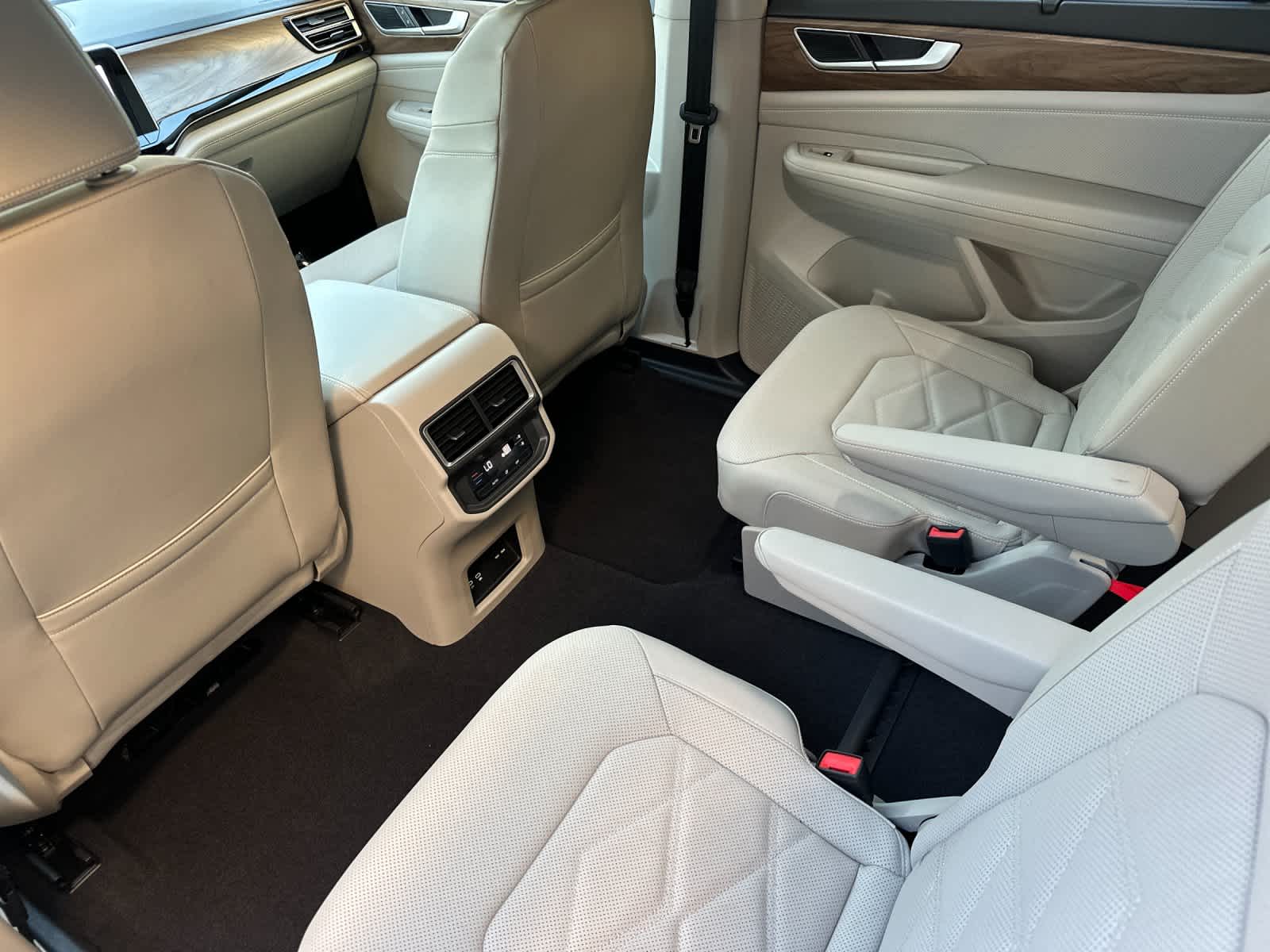 Thumbnail: 2024 Volkswagen Atlas - 4