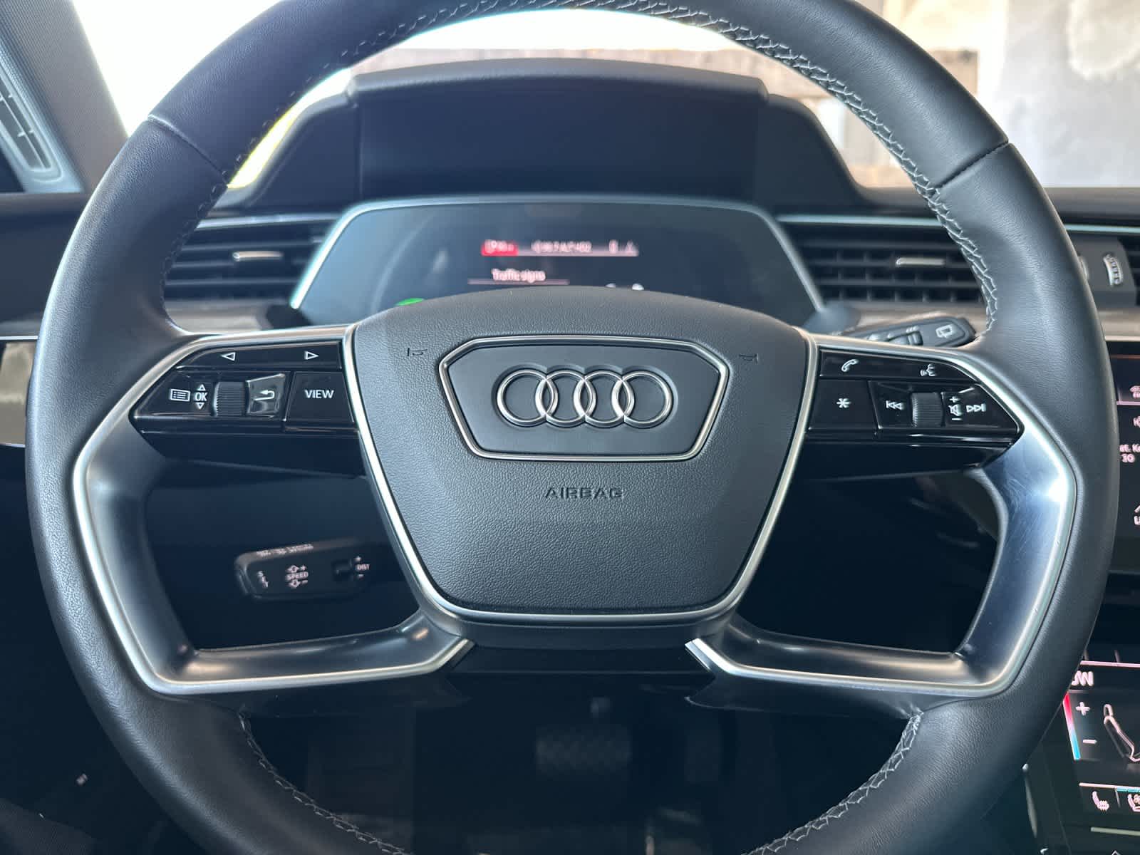 Thumbnail: 2023 Audi e-tron - 24