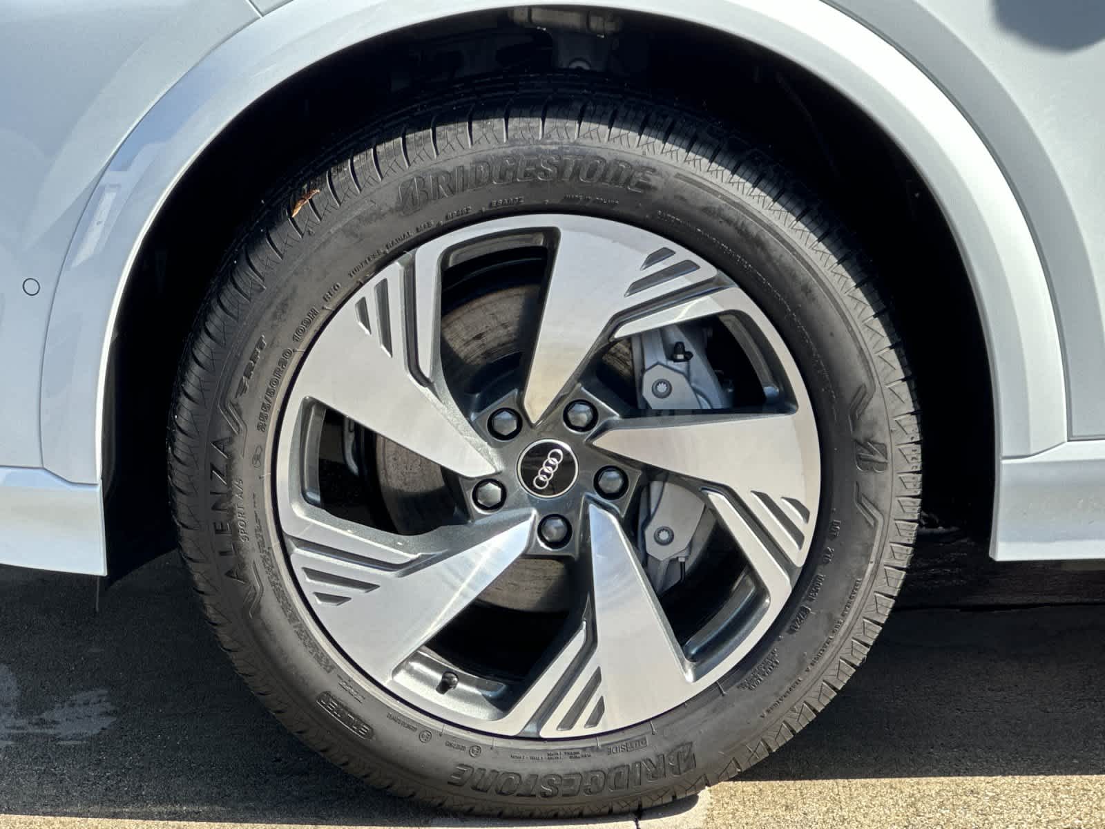 Thumbnail: 2025 Audi Q6 e-tron - 27