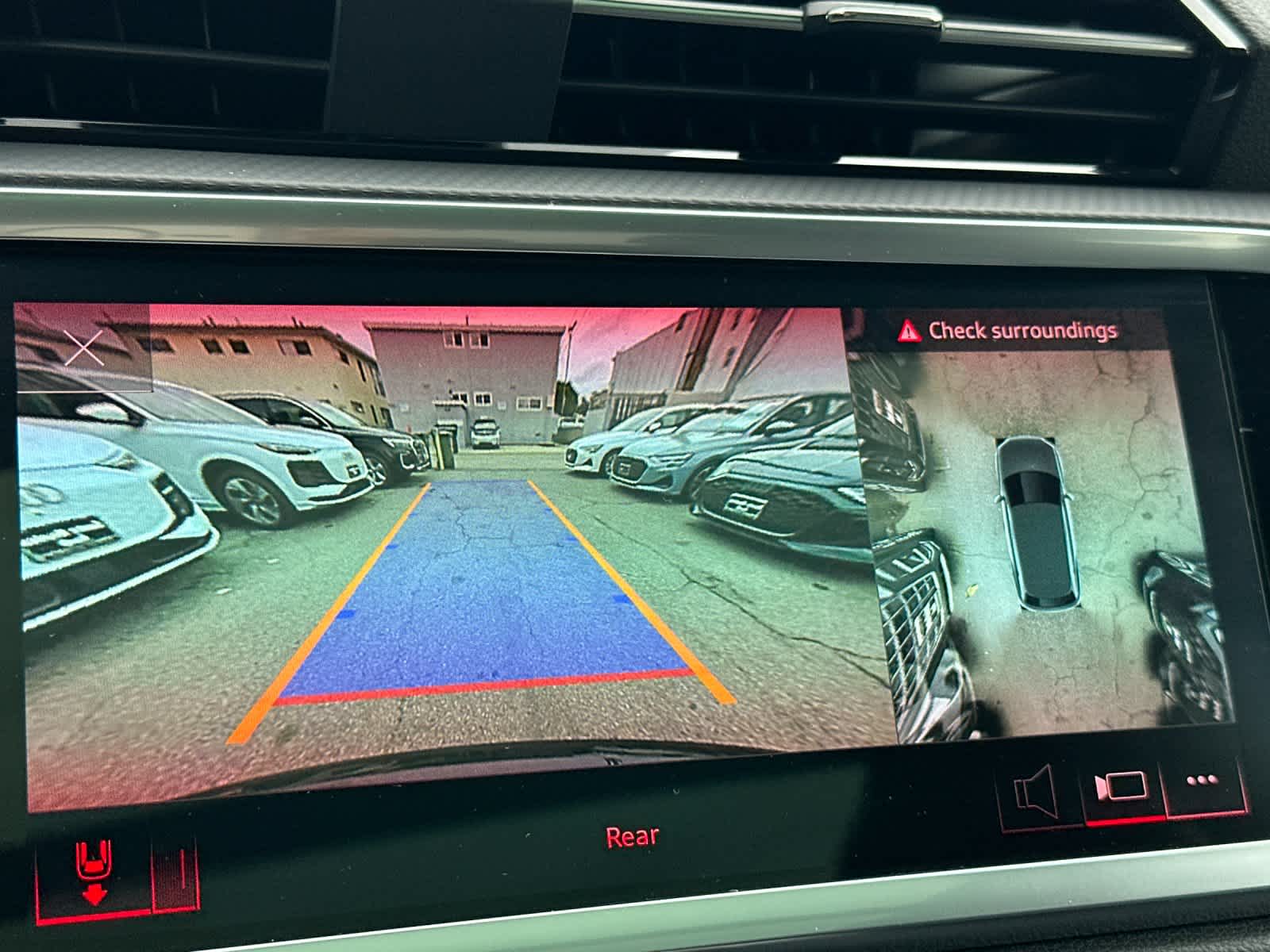 Thumbnail: 2023 Audi Q3 - 19