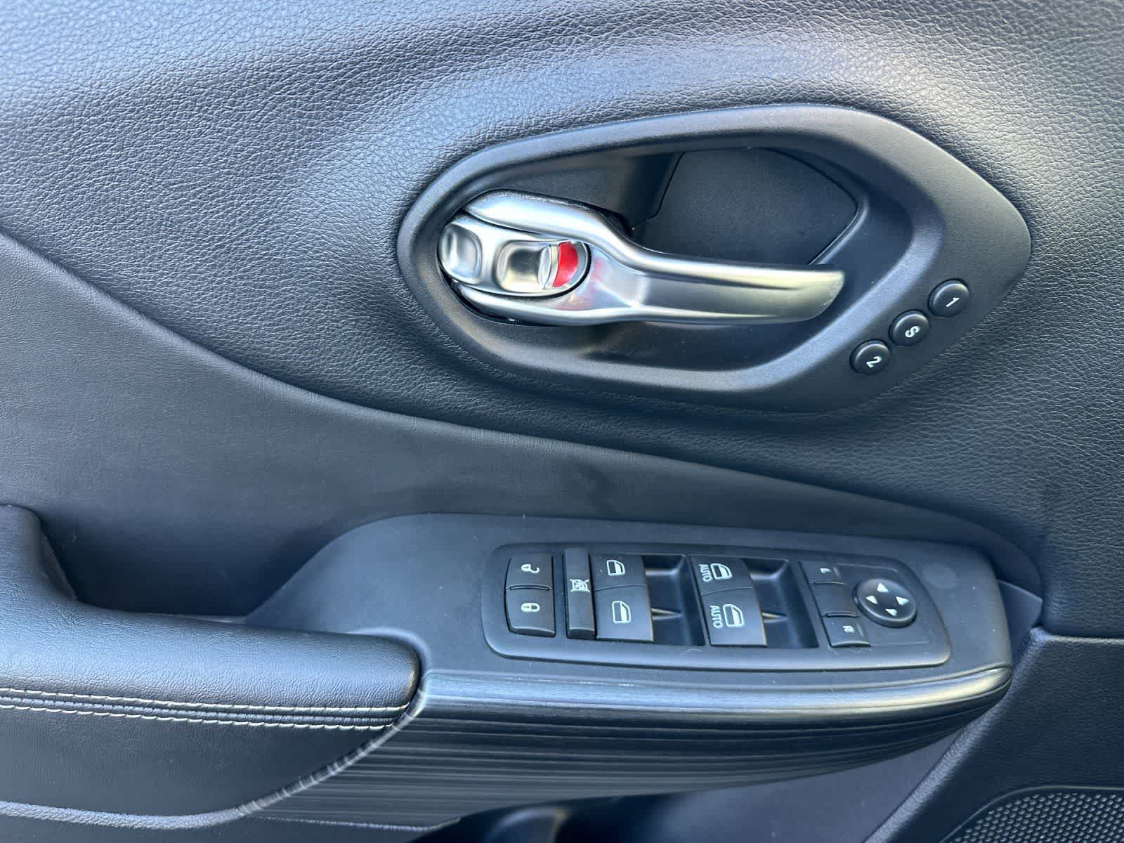 Thumbnail: 2016 Jeep Cherokee - 12