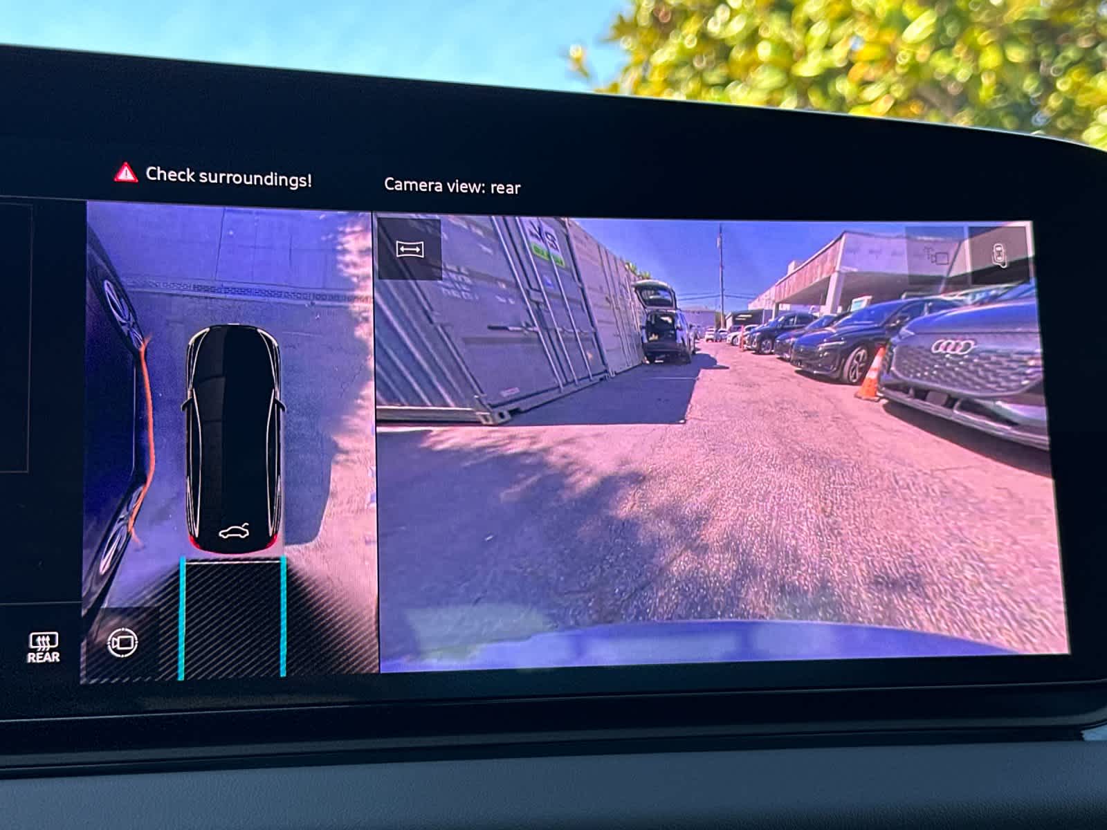 Thumbnail: 2025 Audi e-tron - 18