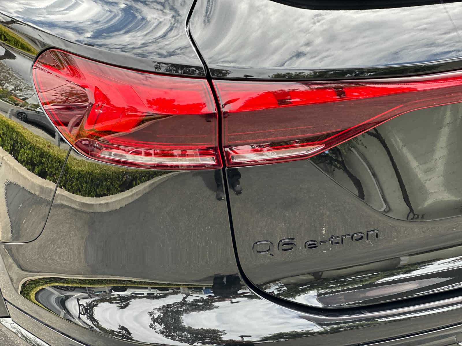 Thumbnail: 2027 Audi Q6 e-tron - 28