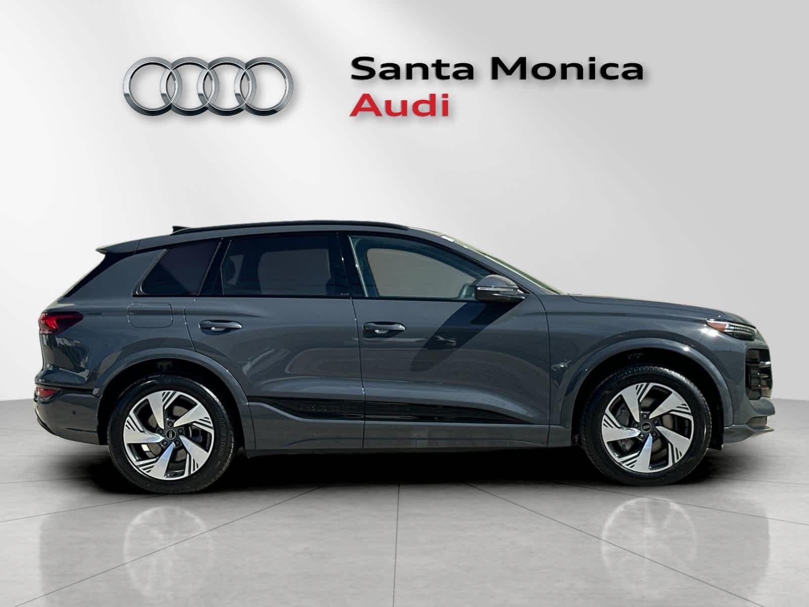 Thumbnail: 2025 Audi Q6 e-tron - 8