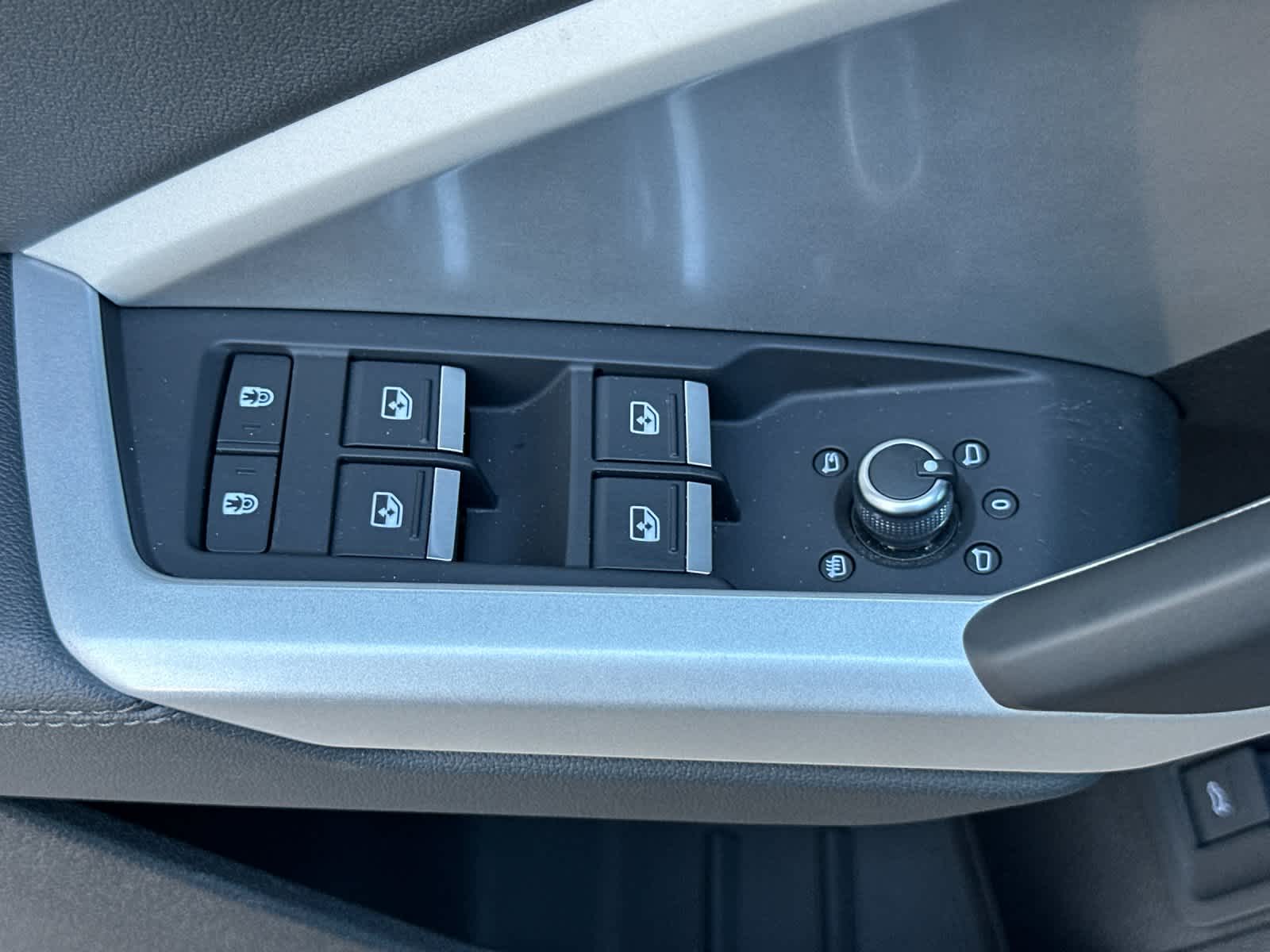 Thumbnail: 2024 Audi Q3 - 14